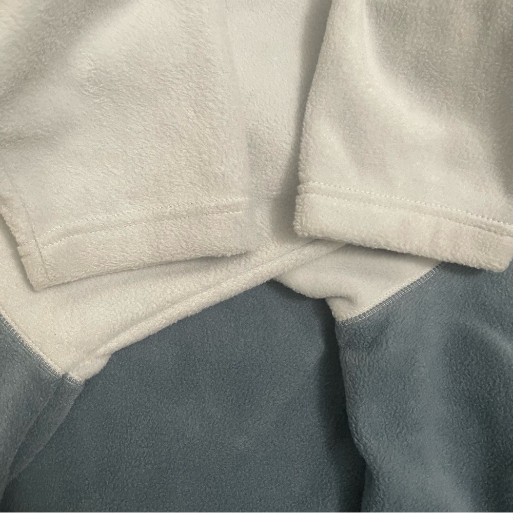 Columbia Men's Two-Tone Fleece Pullover - Light Gray and Blue - Picture 5 of 10